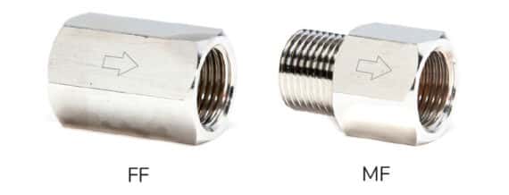 Gamma di riduttori di flusso autoregolanti filettati MCA: corpo in ottone DR conforme acqua potabile, in UPVC e in acciaio inox AISI 316 con connessioni BSP ISO 228 e NPT su richiesta